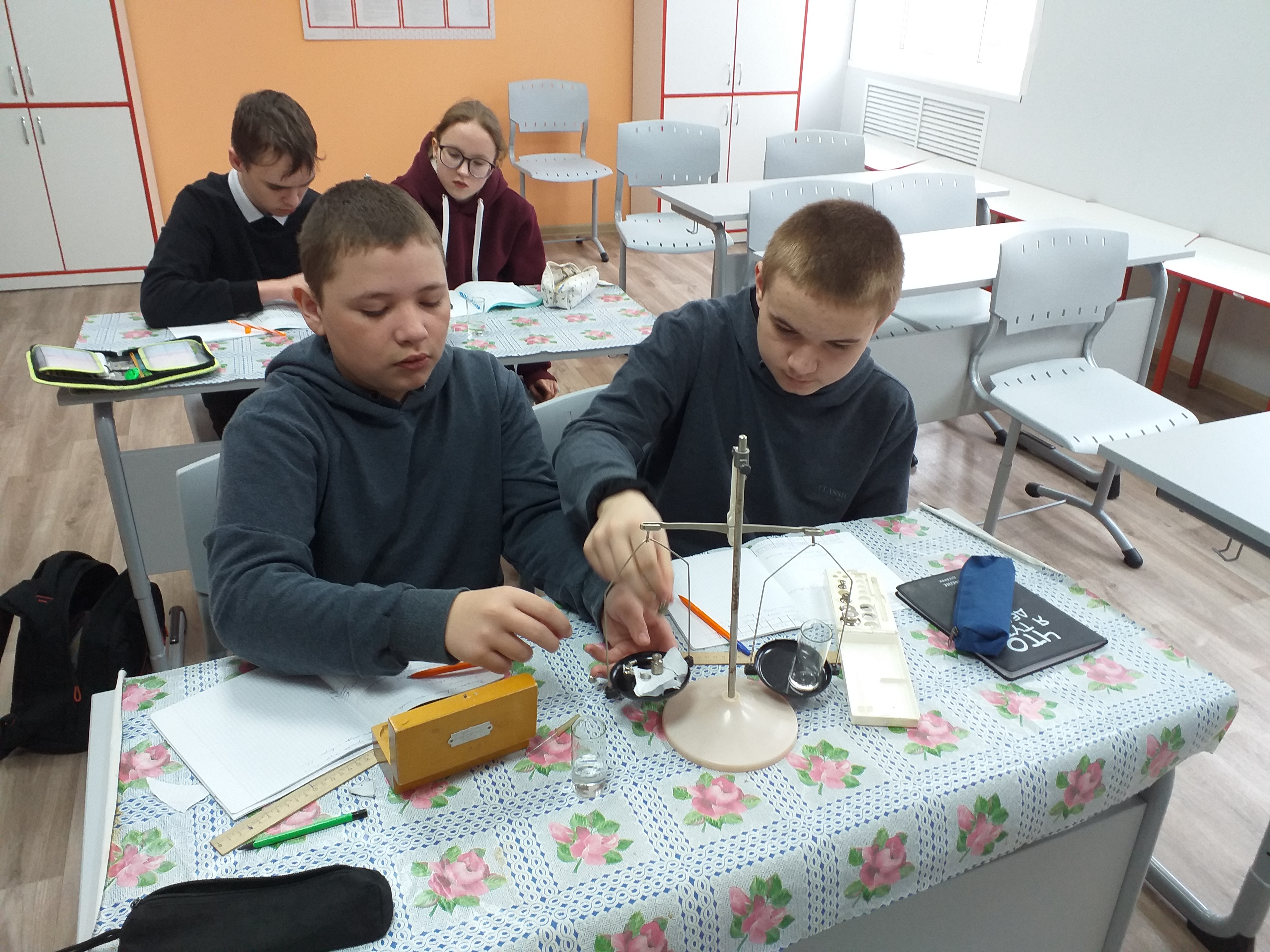 Практическая работа"Измерение массы капли воды" по программе дополнительного образования "Чудеса науки и природы" 8 класс.
